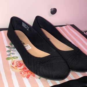 American Eagle “Bree” size 12 WIDE flats